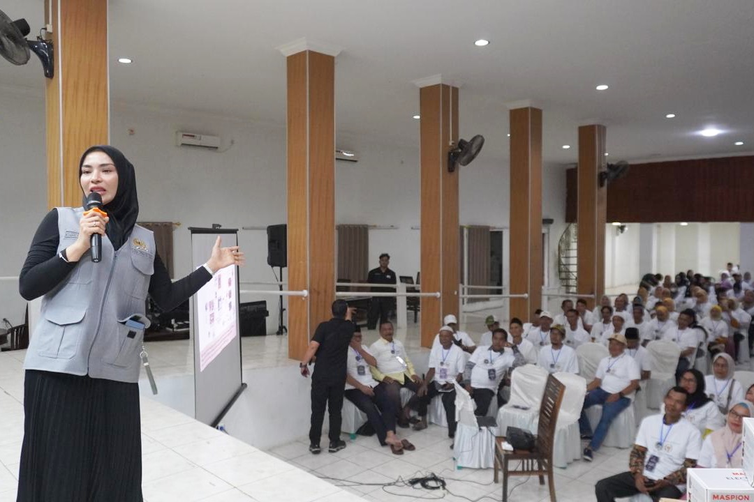 Ranny Fahd Arafiq saat melakukan sosialisasi tentang pentingnya edukasi gizi dalam program makan bergizi gratis di Hall Griya Tungga Dewi, Kecamatan Jatisampurna, Kota Bekasi, Kamis (5/3/2026).