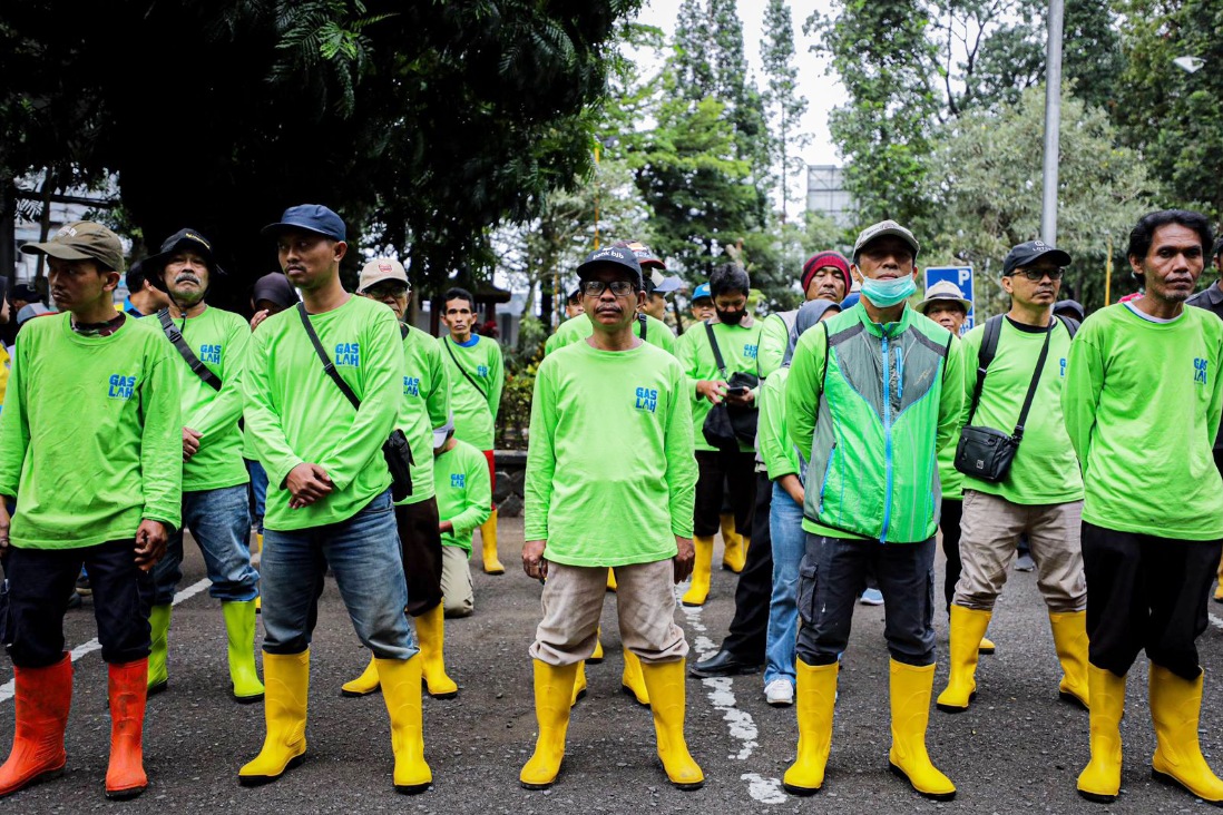 DLH Bandung antisipasi lonjakan sampah hingga 40 persen selama ramadhan–Lebaran, ratusan petugas kebersihan disiagakan.