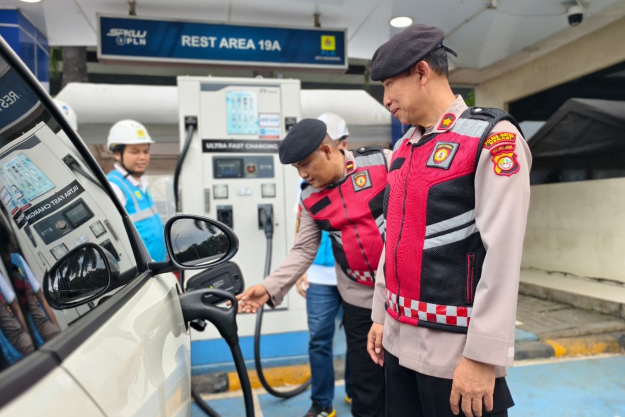 Fasilitas Stasiun Pengisian Kendaraan Listrik Umum (SPKLU) PLN UP3 Cikarang.