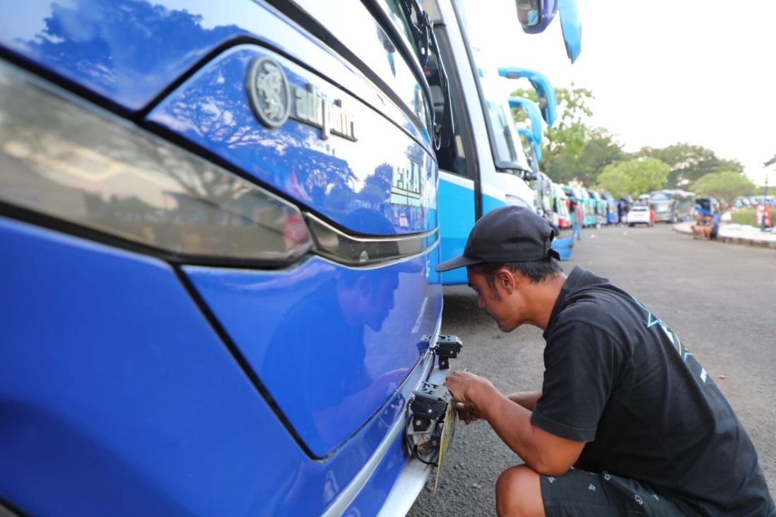 Sopir bus mudik gratis ikut bahagia dan rasakan manfaatnya antar pemudik balik ke kampung halamannya di Jawa Tengah.