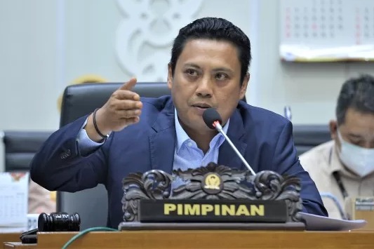 Wakil Ketua Komisi V DPR RI angkat suara soal insiden kecelakaan kereta di Bekasi, minta evaluasi sistem kendali.