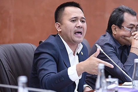 Anggota Komisi VI DPR RI, Mufti Anam angkat suara soal BBM, minta pemerintah konsisten jaga harga BBM.