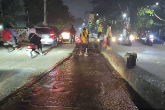 Gerak cepat Pemkot Tangerang, jalan rusak di perlintasan Stasiun Poris kini mulus, kemacetan berkurang.