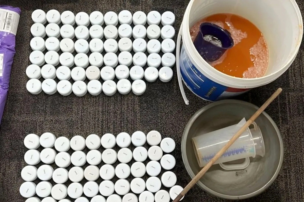 Produksi kosmetik ilegal bermerkuri di Bogor diungkap Bareskrim, tiga orang ditangkap.