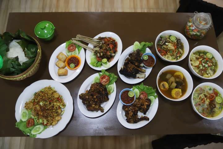 Sejumlah menu di Legend Resto & Music Lounge yang mengusung konsep makanan kampung, fasilitas bintang.