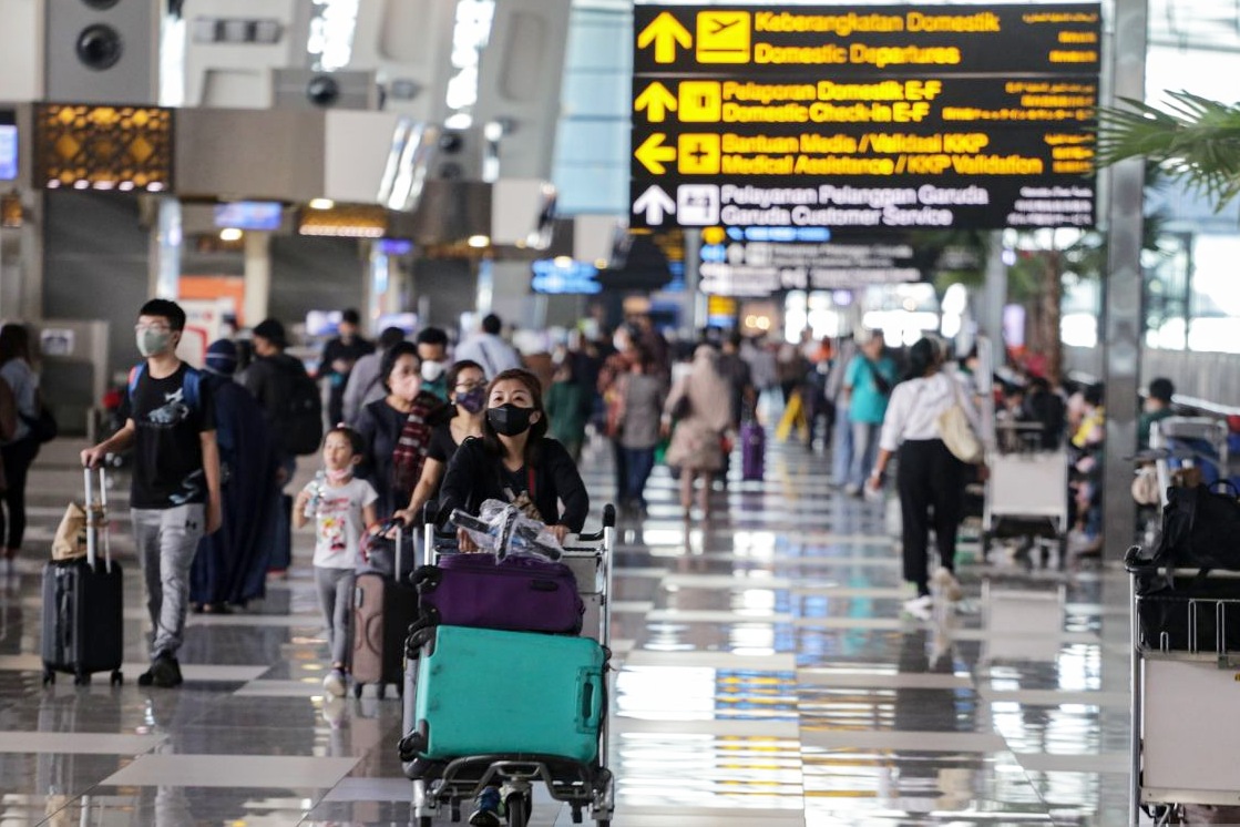 Pemerintah tanggung PPN tiket pesawat ekonomi, upaya redam kenaikan harga di tengah lonjakan avtur.