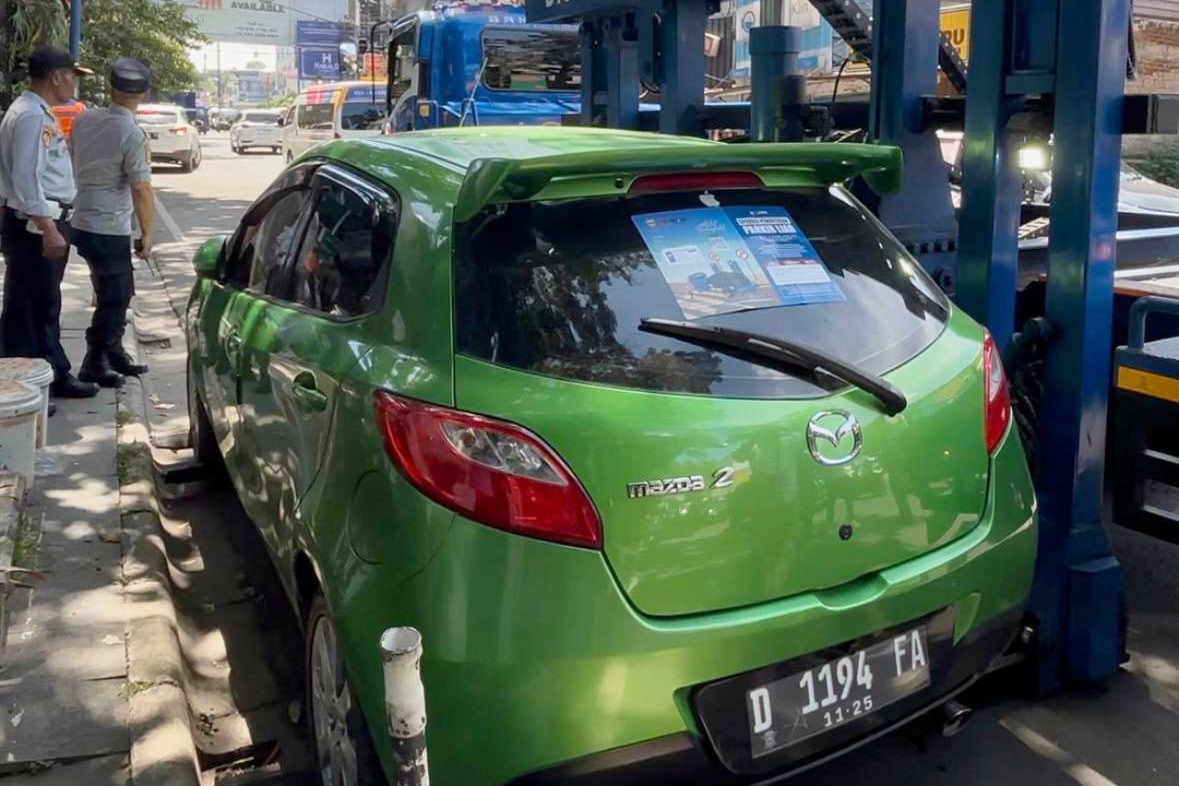 Maraknya parkir liar di Bandung, Wali Kota Farhan instruksikan penertiban tanpa kompromi.