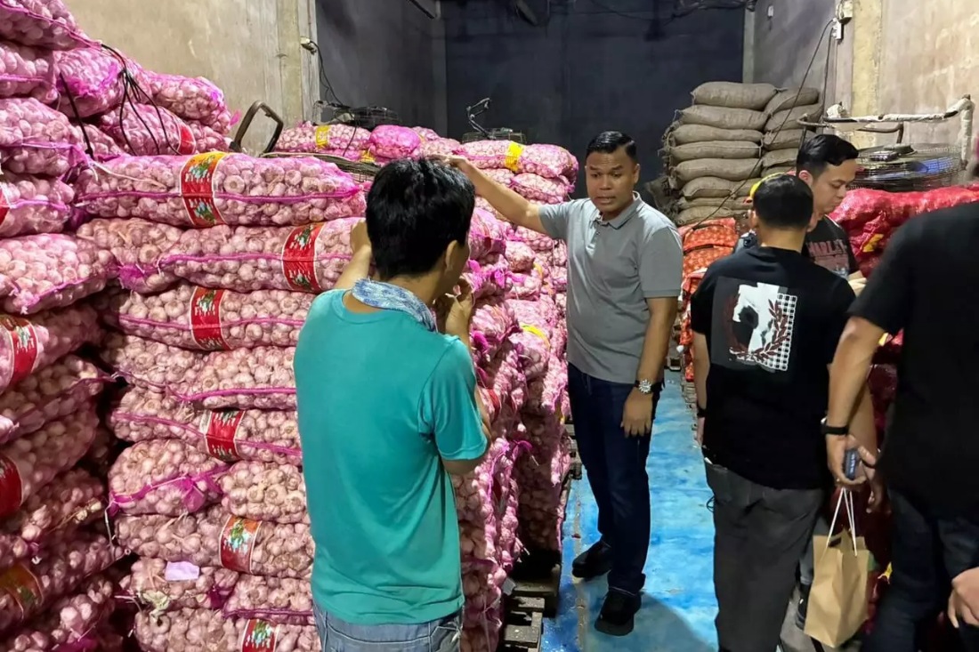 Penyelundupan 23 ton bawang dan cabai kering di Pontianak diungkap Bareskrim Polri.