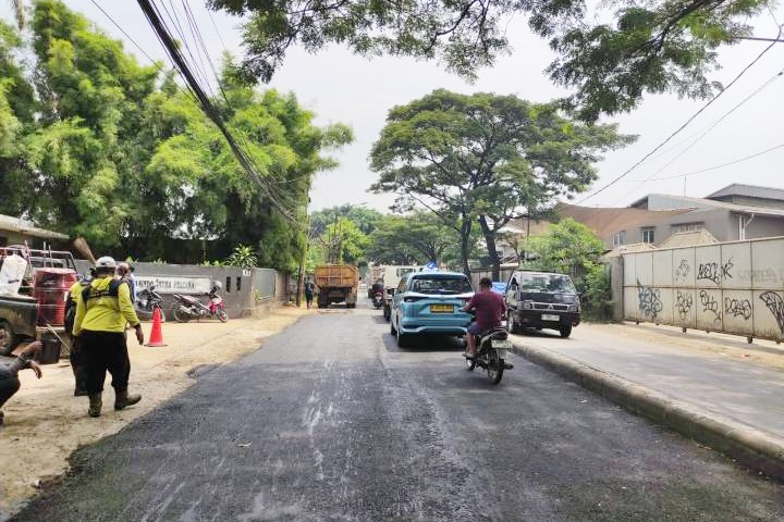 Pemkot Tangerang percepat perbaikan jalan rusak di sejumlah wilayah.
