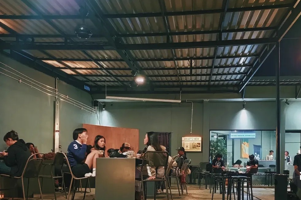 Slub Cafe hadir di Tangerang, tawarkan konsep industrial modern dan sejumlah menu inovatif dengan harga mulai dari Rp 20 ribuan.