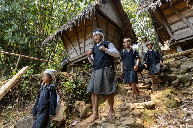 Menjaga tradisi di tengah arus modernisasi, mengenal kehidupan unik Suku Baduy di Banten.