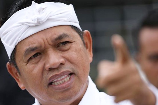 Gubernur Jawa Barat Dedi Mulyadi tegaskan tak boleh ada titip-menitip di Sekolah Maung, jika terbukti pelaku terancam dicopot.