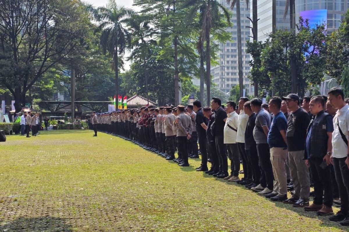 Apel persiapan pengamanan aksi peringatan Hari Pendidikan Nasional 2026 di Jakarta.