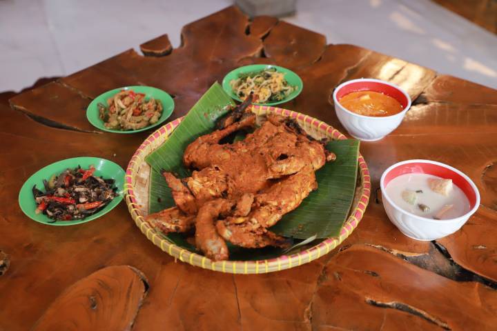 Ingkung Ndeso, menghadirkan cita rasa ayam kampung khas Jawa di Tengah Kota Tangerang.