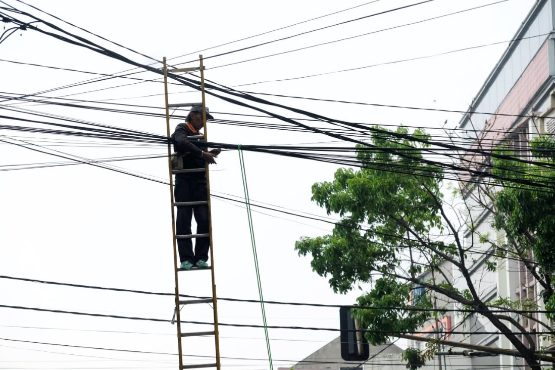 Kabel semrawut di Bandung mulai ditertibkan 2 Juni 2026, Pemkot wajibkan operator pindah ke bawah tanah.