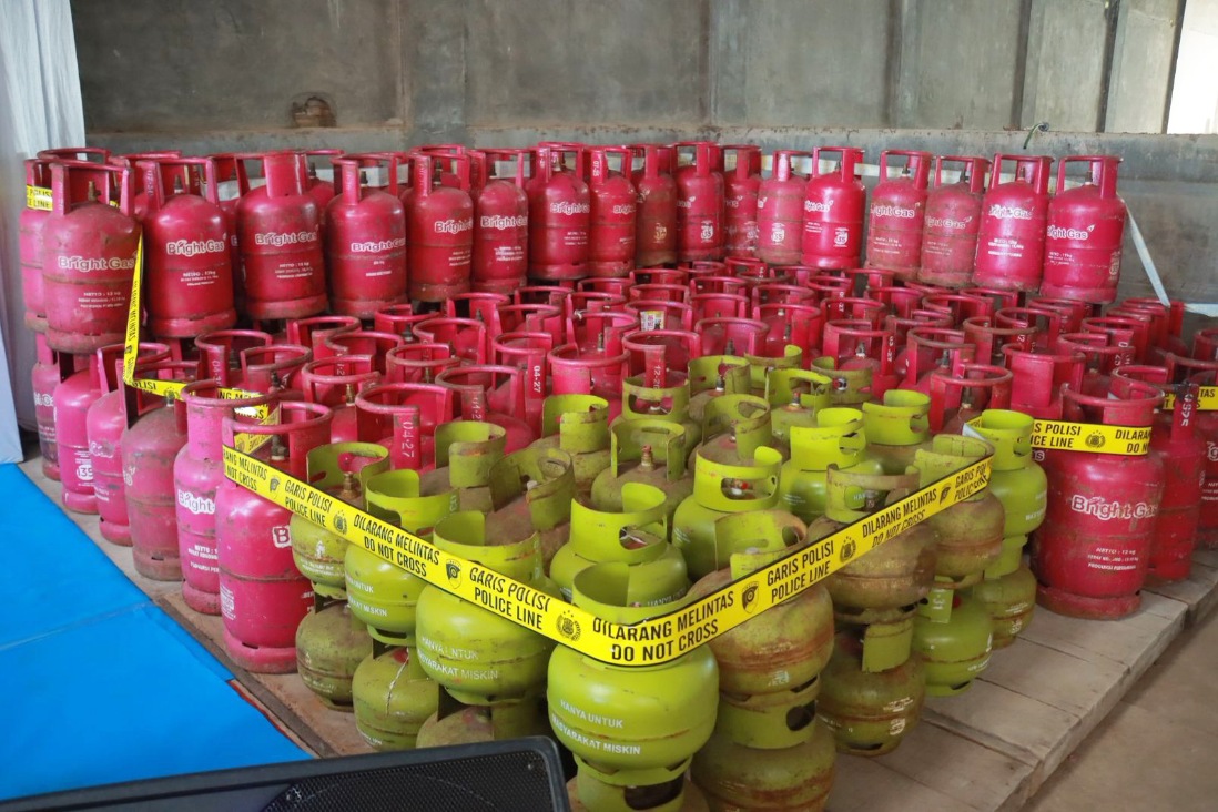 Bareskrim Polri bongkar sindikat pengoplos LPG subsidi di Klaten, dua orang tersangka ditangkap, kerugian negara capai Rp 6,7 miliar.