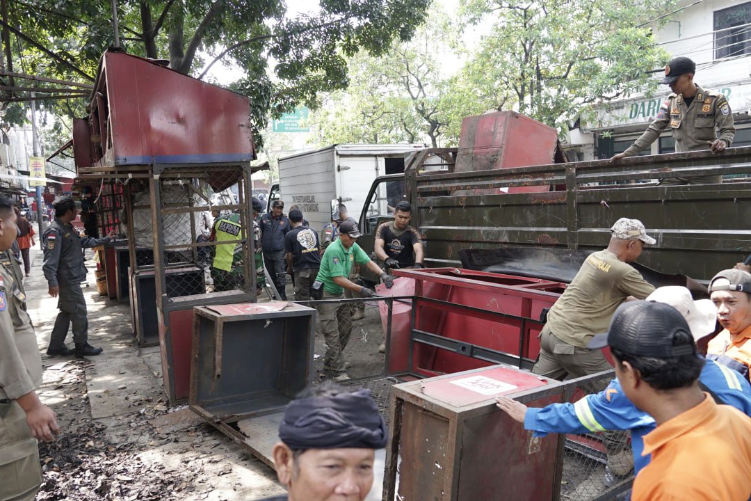 Pemkot Bandung tuntas tertibkan PKL Cicadas, saat ini fokus benahi drainase.