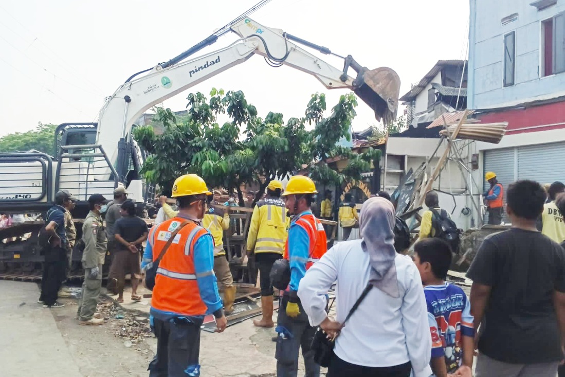 Ratusan bangunan liar di Terusan Pasirkoja Bandung ditertibkan, 250 personel gabungan diterjunkan.