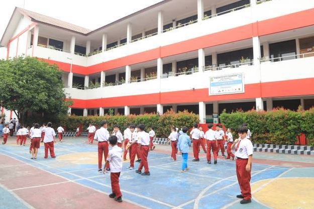 Tak tertampung di SD Negeri, Pemkot Tangerang arahkan calon siswa ke program sekolah swasta gratis.