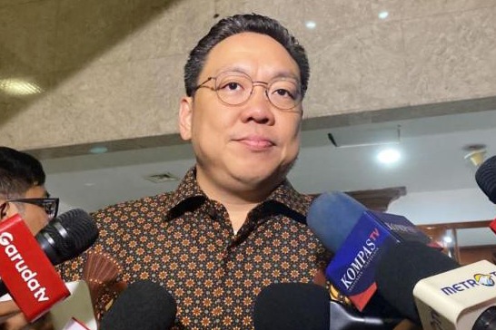 Wakil Ketua Komisi IX DPR RI, Charles Honoris angkat suara soal status tenaga kesehatan alias Nakes honorer, minta pemerintah segera beri kepastian.