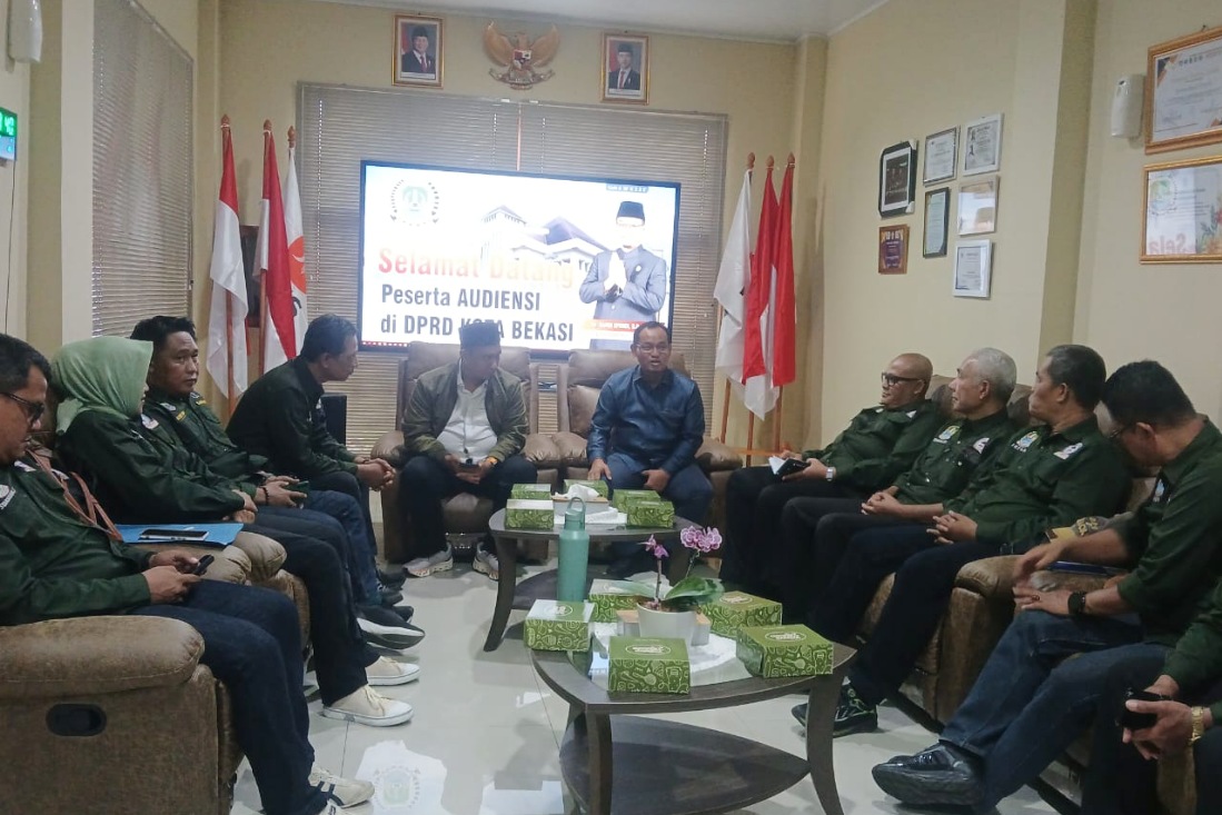 Ketua DPRD Kota Bekasi, Sardi Efendi saat menerima audiensi LPM, siap perjuangkan aspirasi lewat Perda.