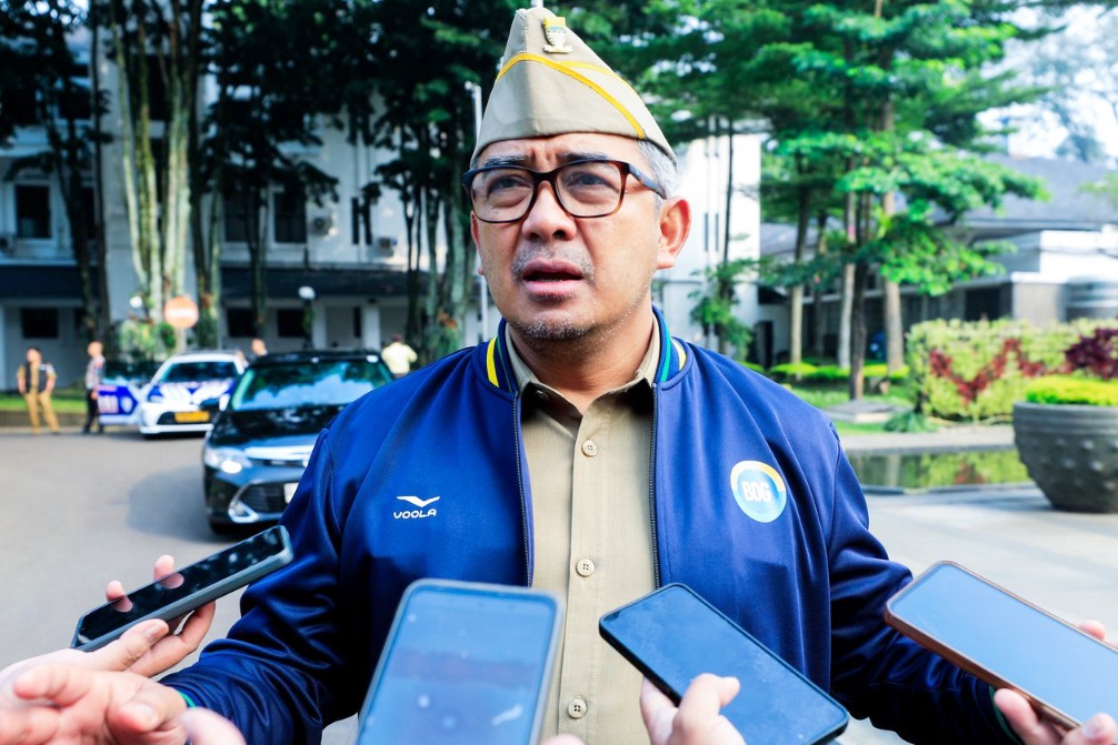 Farhan pastikan pelayanan Pemkot Bandung tetap berjalan meski terjadi pemadaman listrik, tapi khawatir soal UMKM yang merugi.