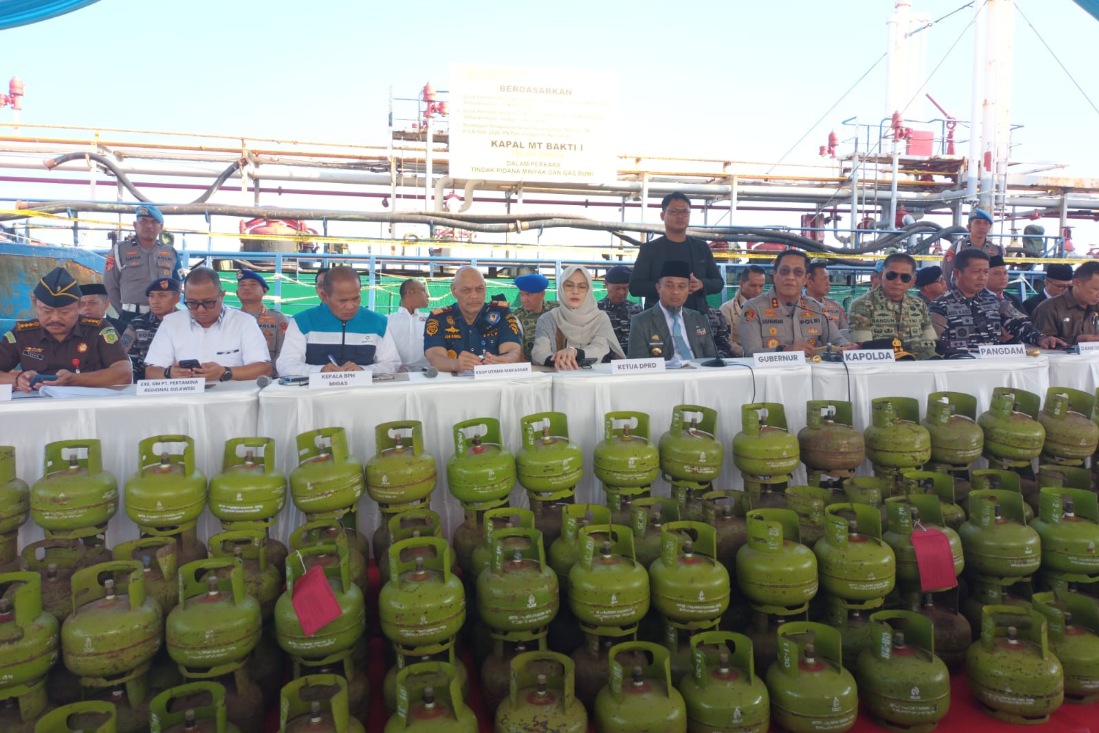Sindikat BBM dan LPG subsidi terungkap di Sulsel, 7 tersangka ditahan, 4 Buron, Selasa (2/6/2026).