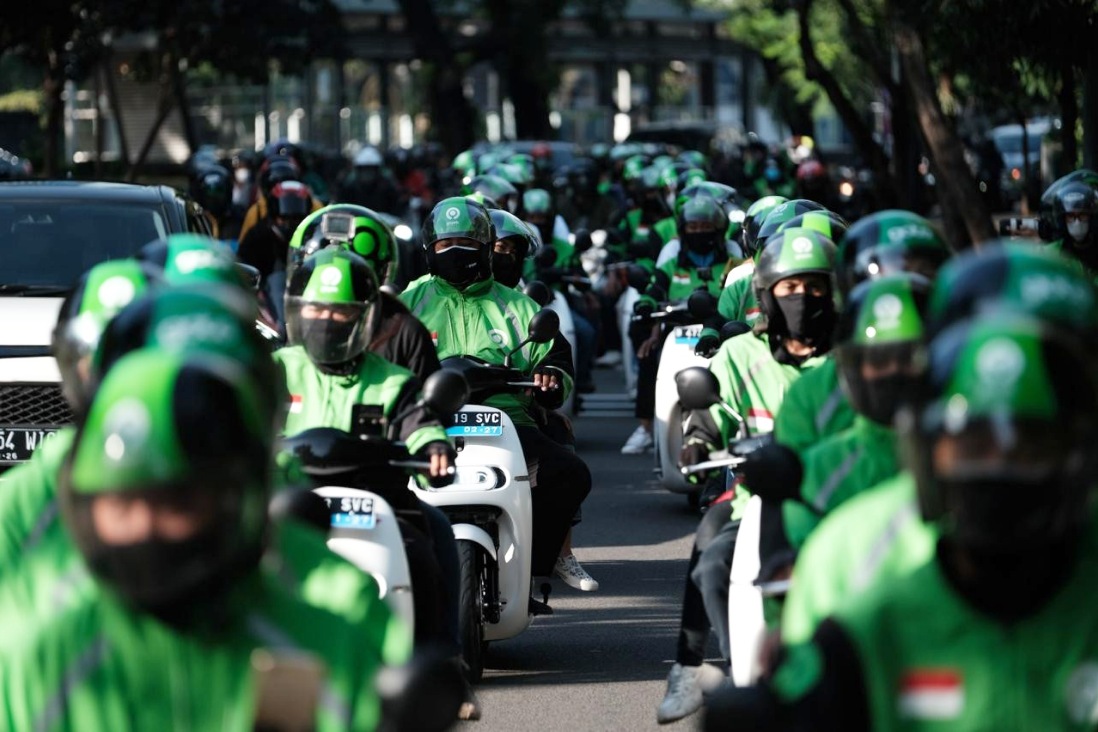 Wakil Ketua DPR RI, Sufmi Dasco Ahmad angkat suara soal potong komisi ojol yang turun jadi 8 persen, Gojek dan Grab berlakukan aturan baru mulai 1 Juli 2026.