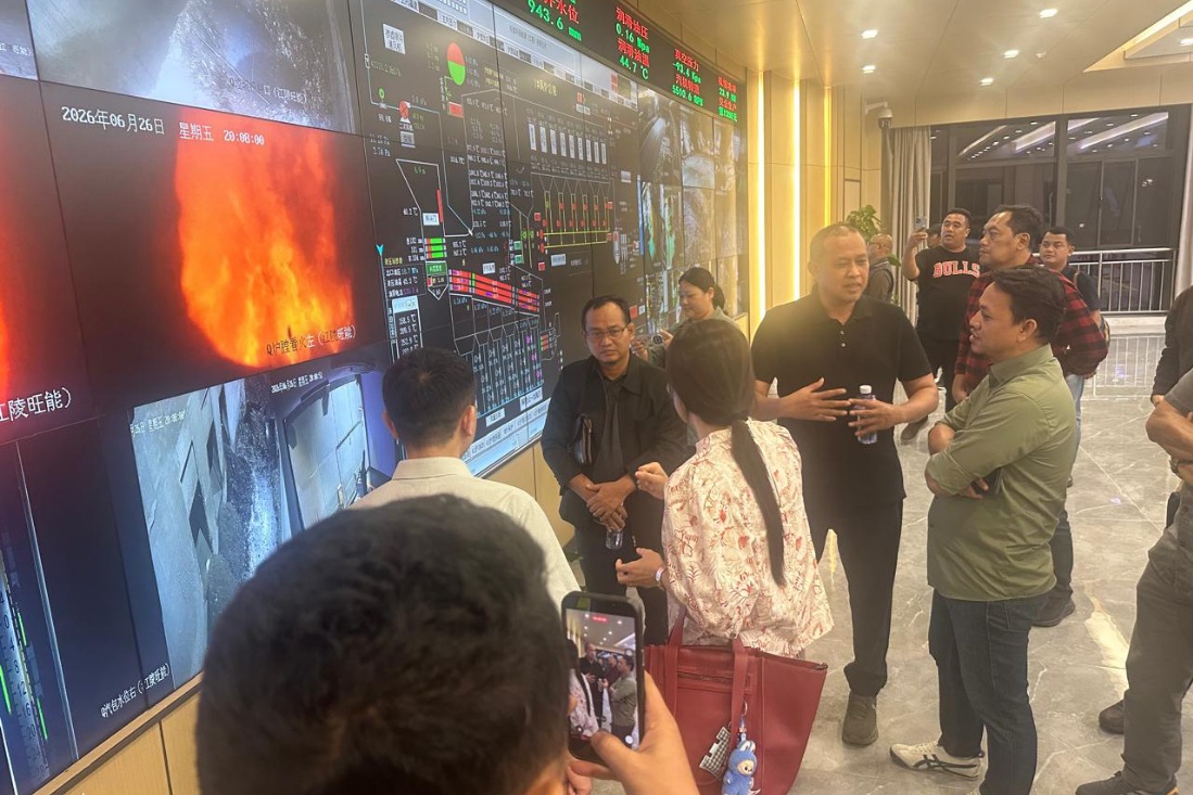 Ketua DPRD Kota Bekasi, Sardi Efendi bersama rombongan saat meninjau fasilitas Pengolahan Sampah menjadi Energi Listrik (PSEL) milik Wangneng Environment di China, Minggu (28/6/2026).