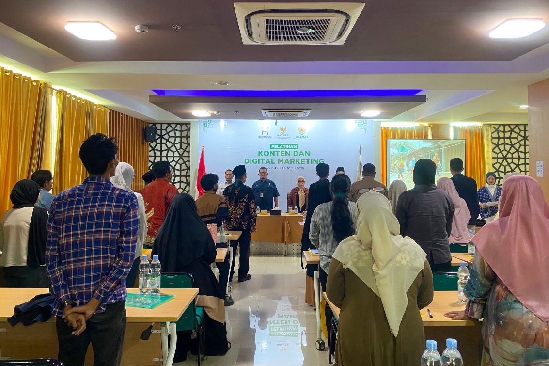 36 pelaku UMKM di Bekasi saat mengikuti pelatihan konten dan digital marketing yang digelar oleh Baznas di Asrama Haji Bekasi, Rabu (29/7/2026).