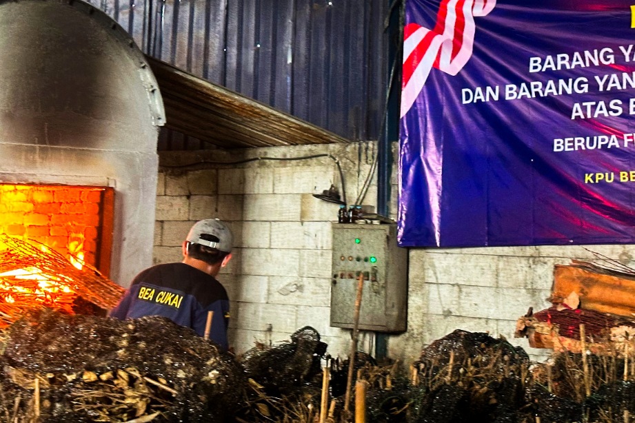 Dorong kelancaran arus logistik, Bea Cukai Tanjung Priok musnahkan barang impor long stay.