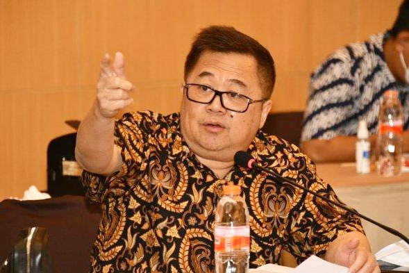 Anggota Komisi VI DPR RI, Darmadi soroti pelatihan calon manajer Kopdes Merah Putih, minta skema bergaya militer diganti fokus manajerial.