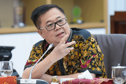 Anggota Komisi VI DPR RI, Darmadi Durianto angkat suara soal koperasi merah putih, soroti dampak ekonomi.