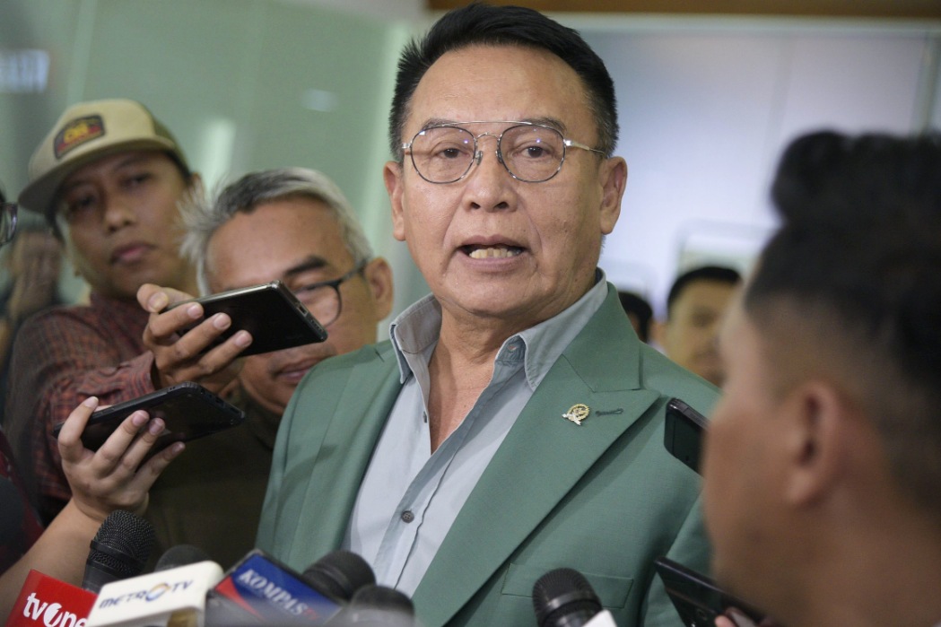 Anggota Komisi I DPR RI, TB Hasanuddin angkat suara pertanyakan urgensi pelibatan Babinsa TNI dalam pengawasan wajib pajak.