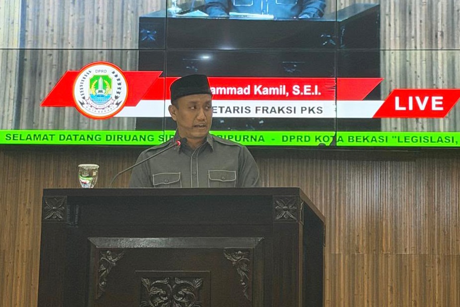 Anggota DPRD Kota Bekasi Fraksi PKS, Muhammad Kamil saat menyampaikan pandangan Fraksi dalam rapat paripurna, soroti opini WTP Pemerintah Kota Bekasi, Kamis (23/7/2026).