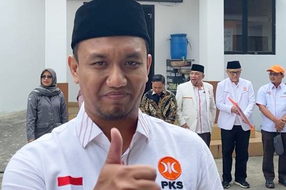 Anggota Komisi I DPRD Kota Bekasi, Muhammad Kamil Syaikhu angkat suara soal rotasi mutasi di Pemkot Bekasi.