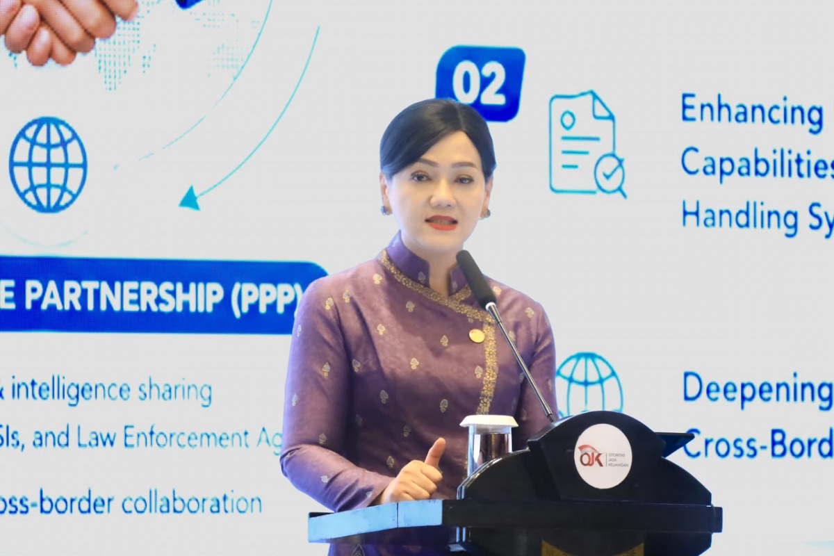 Ketua Dewan Komisioner OJK Friderica Widyasari Dewi angkat suara soal lebih dari 608 ribu kasus scam yang terjadi hingga Juni 2026. Ia menyebut ini merupakan ancaman serius bagi sektor jasa keuangan, bahkan kepercayaan publik jadi taruhannya.