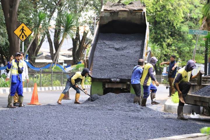 1.024 titik jalan diperbaiki, Pemkot Tangerang ajak warga aktif laporkan jalan rusak.