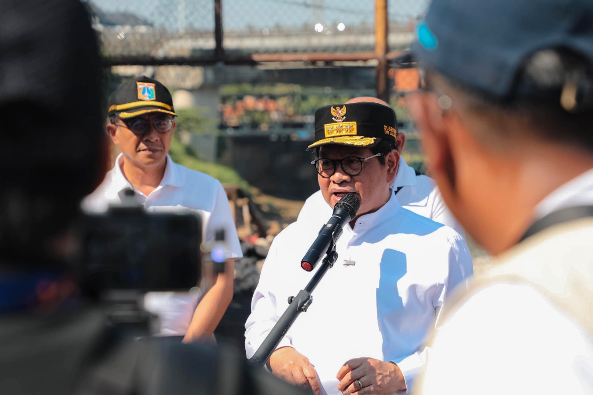 Pramono angkat suara soal pembebasan lahan normalisasi Ciliwung, target rampung akhir 2026, dengan alokasi anggaran Rp 300 miliar.