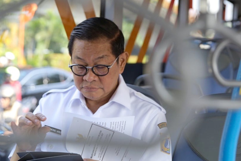 Gubernur DKI Jakarta Pramono Anung sebut Pemprov DKI masih kaji usulan kenaikan tarif Transjakarta dan Transjabodetabek.