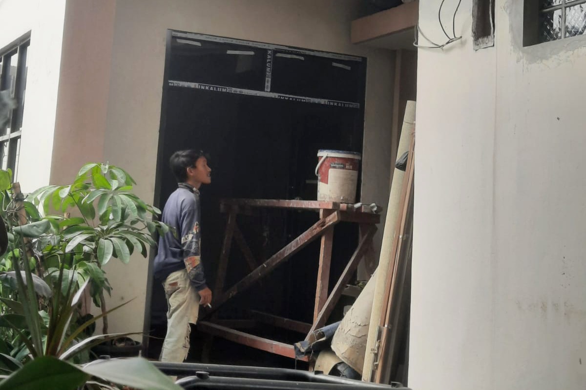 Proyek rehabilitasi gedung Sekretariat DPRD Kota Bekasi abaikan standar K3.