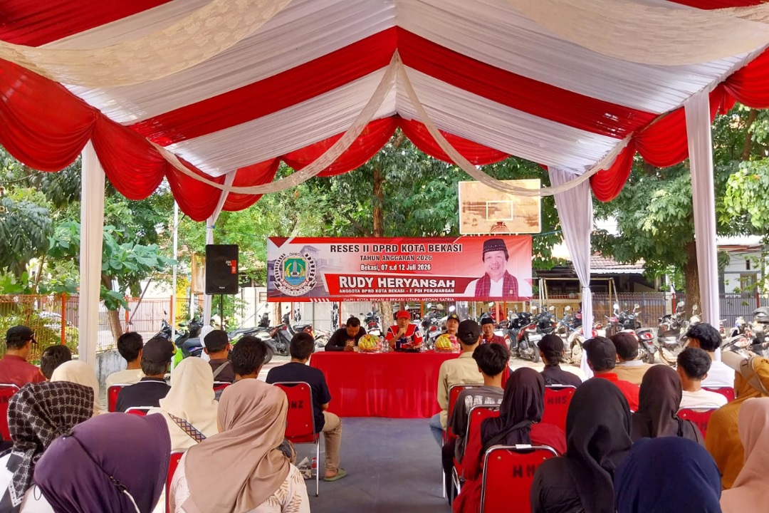 Anggota DPRD Kota Bekasi, Rudy Heryansyah saat reses serap aspirasi warga Medan Satria, Rutilahu hingga usulan SMP Negeri jadi sorotan, Kamis (9/7/2026).