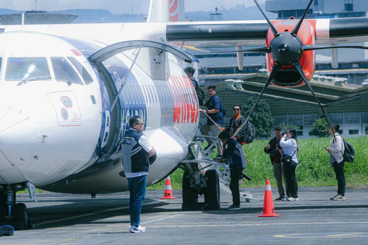 Wali Kota Bandung Muhammad Farhan menyebut delapan rute dipastikan kembali dilayani saat Bandara Husein Sastranegara beroperasi.