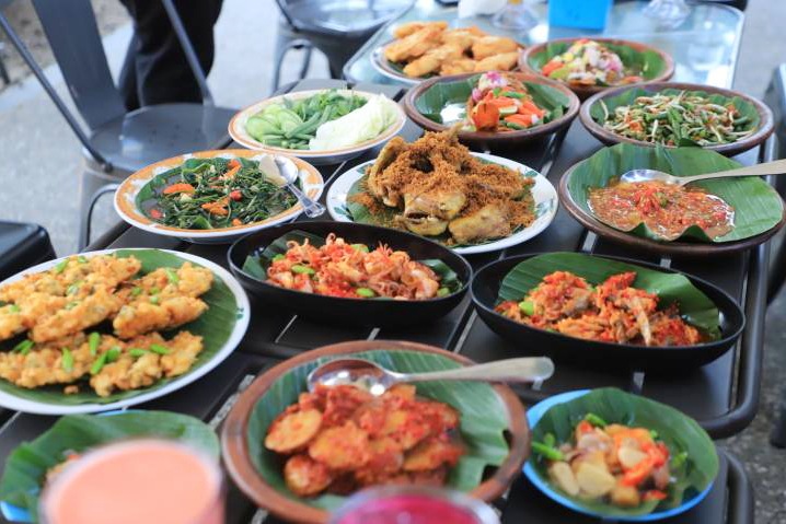 Sejumlah menu Sambal Jurig yang Hadir di Stadion Benteng reborn, tawarkan kuliner khas sunda dengan sensasi pedas menggoda.