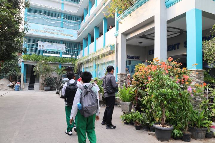 Program sekolah swasta gratis di Kota Tangerang dapat apresiasi, orangtua nilai kualitas setara sekolah negeri.