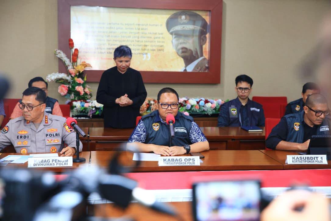 Polri tetapkan empat tersangka kasus dugaan korupsi kerja sama penjualan BBM Pertamina Patra Niaga dan PT AKT.