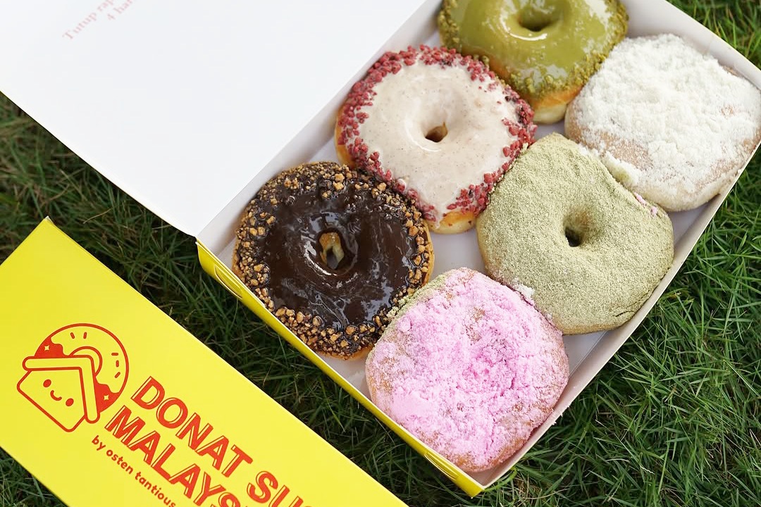 Terinspirasi street food Malaysia, Donat Susu Malaysia tawarkan 30 varian rasa di Kota Tangerang, mulai dari Rp 8 Ribuan.
