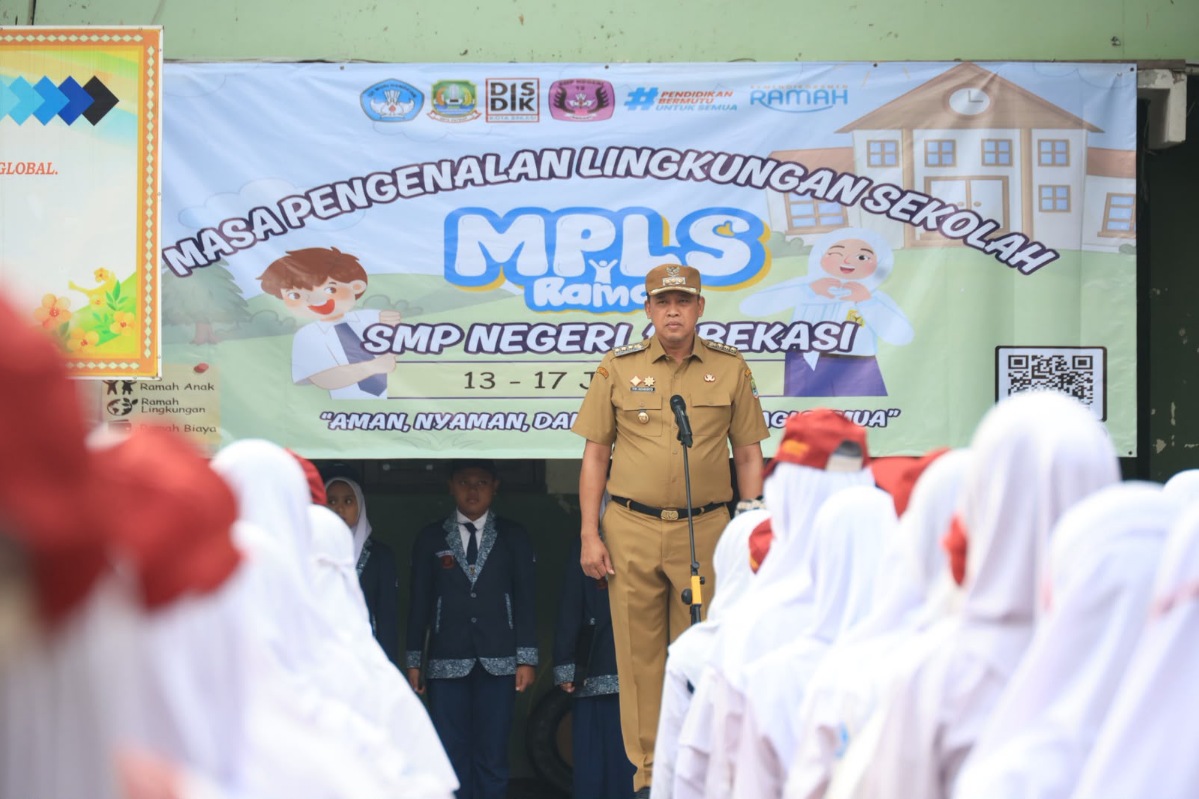 Tri Adhianto saat buka MPLS ramah di SMPN 12 Bekasi, tekankan sekolah harus bebas perundungan dan jadi rumah aman ke dua bagi siswa.