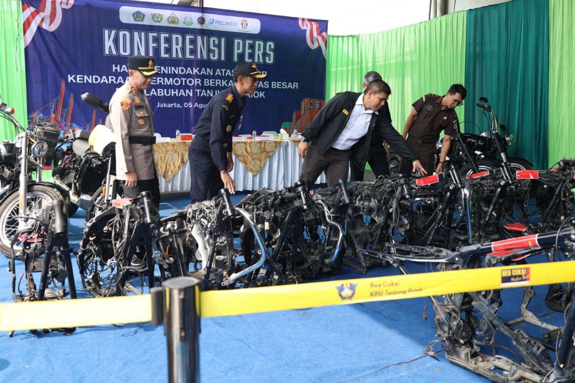 Bea Cukai Tanjung Priok gagalkan penyelundupan lima Harley Davidson bekas dan 20 rangka ilegal dari China.