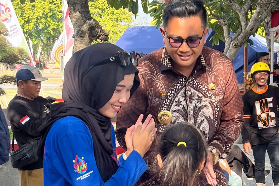 Bupati Klaten Hamenang saat hadir menyapa para warga dan peserta di Klaten Fire Safety Challenge 2026, Selasa (11/8/2026).